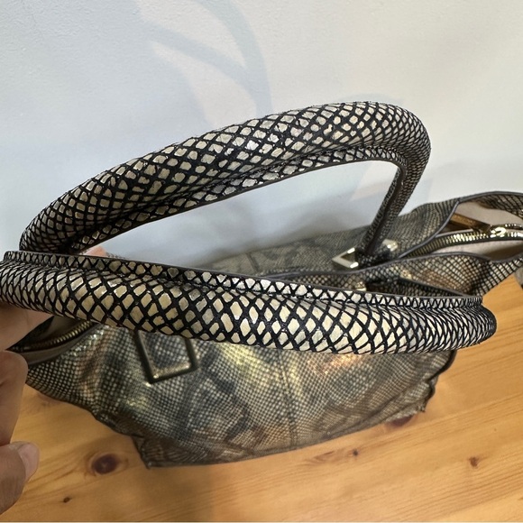 Danier | Metallic Snakeskin-Embossed Leather Tote | Structured Everyday Shoulder - Picture 6 of 16